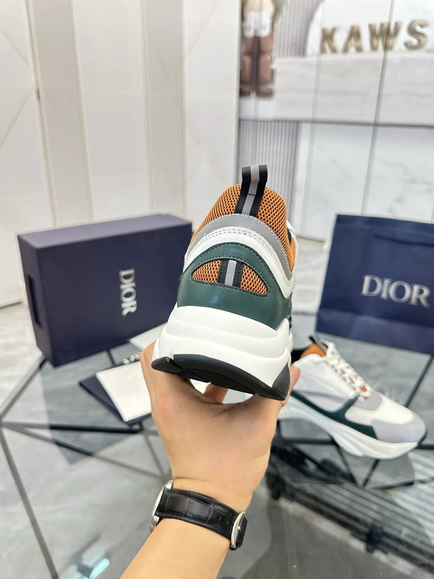 Men's shoes: 💰P460¥ Ready in Guangzhou, fully packaged Product trademark: Dior* "Dior*" low-top casual shoes Regular size: 38-46 (can be customized to 47) B22 Product materials: imported cowhide leather upper spliced ​​with original fabric, breathable lining, original outsole. Number: 920